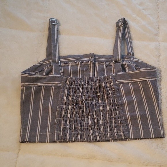 Brandy Melville Crop Top Size Small - Picture 2 of 3